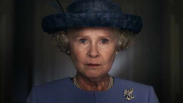 Netflix lanseaza posterele si anunta datele de lansare pentru ultimul sezon din THE CROWN