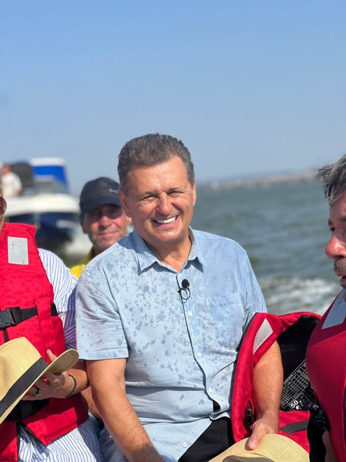 Nea_Marin_Poftiti_Pe_La_Noi